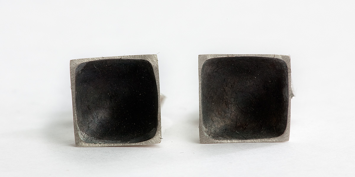 Vierkante oorstekers, mat zwart sterling zilver of 18k witgoud